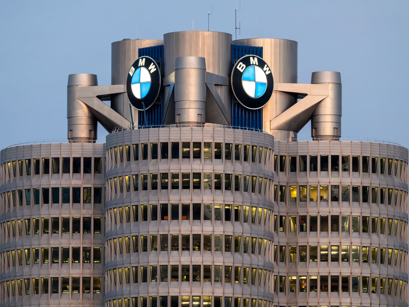 Nicht nur die Zentrale sieht auf diesem Bild trutzig aus, auch die Zahlen sind bei BMW robust. (Archivbild) - Foto: Peter Kneffel/dpa