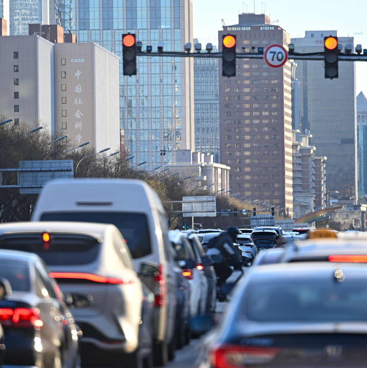 Der chinesische Automarkt ist für die deutschen Hersteller schwierig geworden, doch die Talsohle könnte erreicht sein. (Archivbild) - Foto: Soeren Stache/dpa