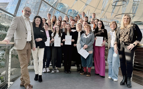 Stroke Nurses für höchste Versorgungsqualität / Qualifizierungslehrgang am RHÖN-KLINIKUM Campus Bad Neustadt erfolgreich beendet - Foto: presseportal.de