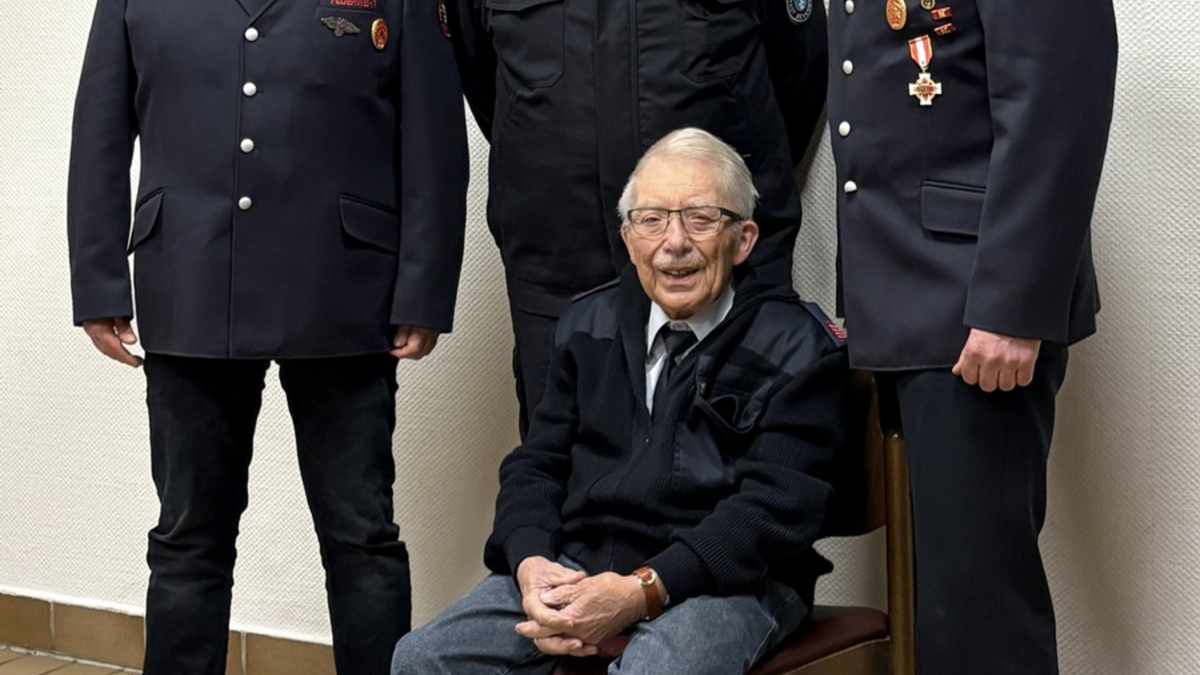 FW Beverungen: Jahresdienstbesprechung des Löschzugs Beverungen und Jahreshauptversammlung des Feuerwehrvereins St. Florian e.V. - Foto: presseportal.de