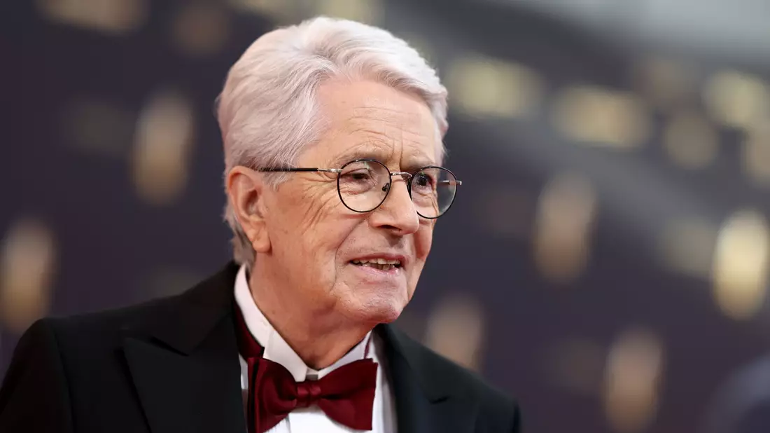 Der TV-Moderator Frank Elstner bekommt einen Grimme-Sonderpreis. (Archivbild) - Bild: Rolf Vennenbernd/dpa