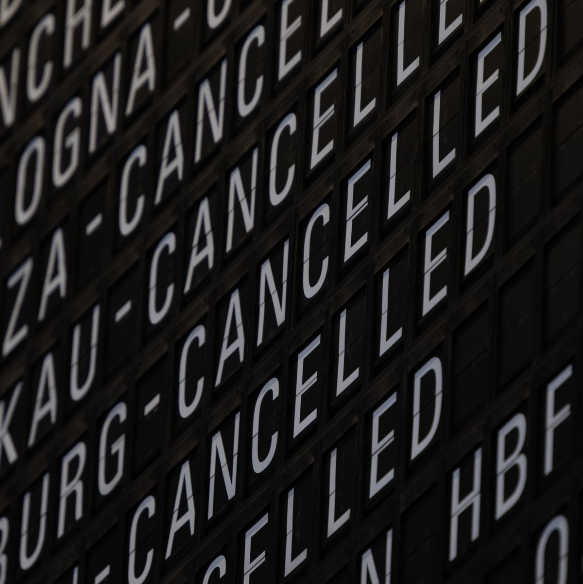 Am Frankfurter Flughafen wurden 400 Starts und Landungen gestrichen. - Foto: Florian Wiegand/dpa