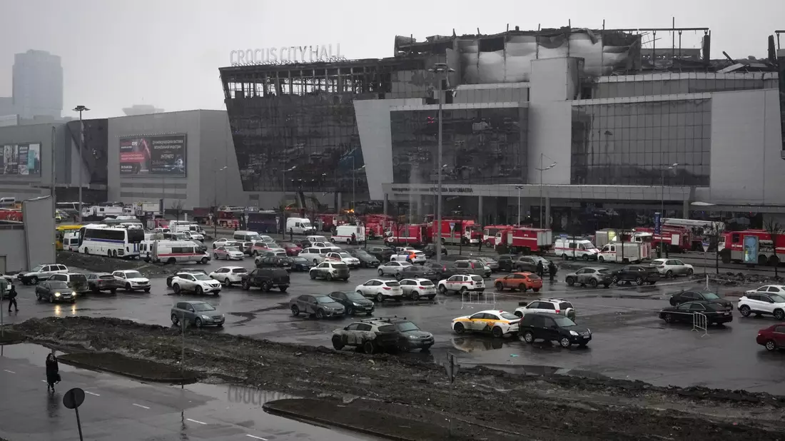 Fast 150 Menschen wurden bei dem Überfall auf die Moskauer Konzerthalle Crocus City Hall getötet. (Archivbild) - Bild: Alexander Zemlianichenko/AP/dpa