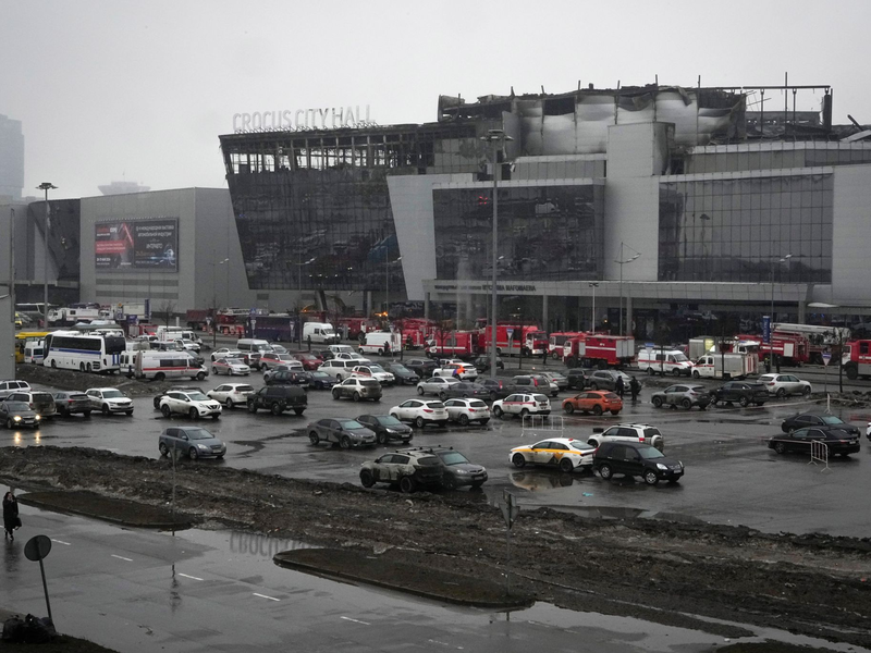 Fast 150 Menschen wurden bei dem Überfall auf die Moskauer Konzerthalle Crocus City Hall getötet. (Archivbild) - Foto: Alexander Zemlianichenko/AP/dpa