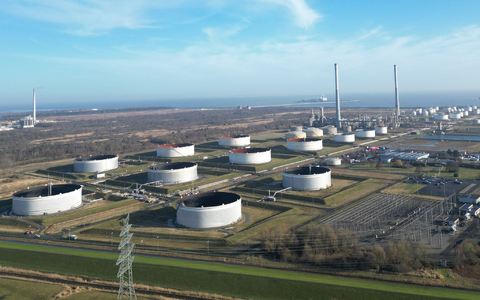 Ein Ăl-Tanklager in Wilhelmshaven. Ifo-PrĂ€sident Fuest rĂ€t zu vorsichtigem Umgang mit Reserven. (Symbolbild) - Foto: Lars Penning/dpa Ein Ăl-Tanklager in Wilhelmshaven. Ifo-PrĂ€sident Fuest rĂ€t zu vorsichtigem Umgang mit Reserven. (Symbolbild) - Foto: Lars Penning/dpa