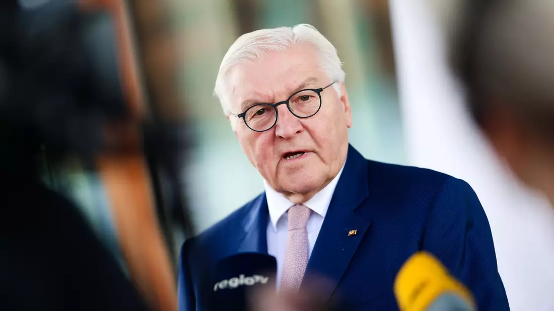 Steinmeier findet ein Social-Media-Verbot für Kinder unter 14 Jahren sinnvoll. (Archivbild) - Bild: Christoph Schmidt/dpa
