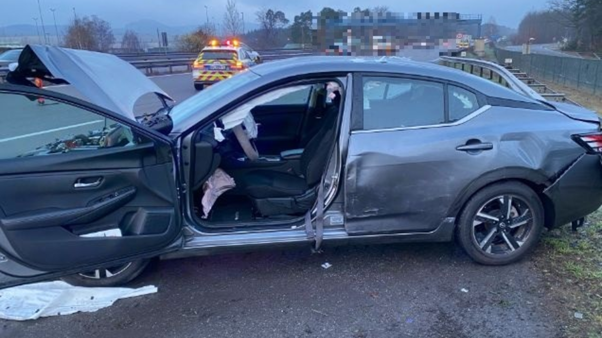 POL-PASTKL: Fahrstreifenwechsel sorgt für Verkehrsbeeinträchtigungen - Foto: presseportal.de
