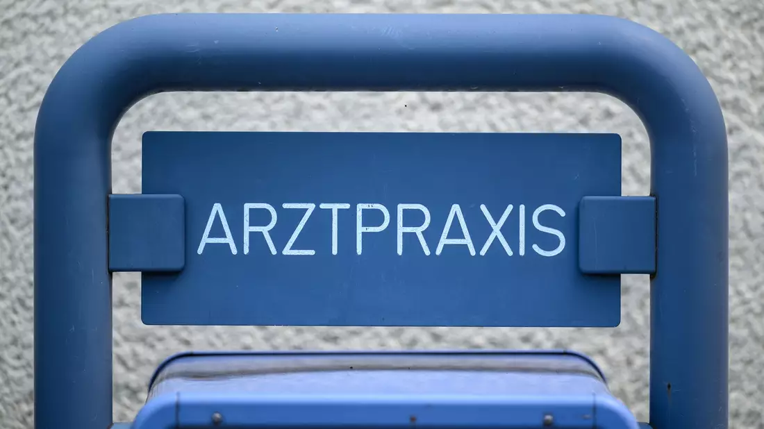 Mehr Ärztinnen und Ärzte wollen Teilzeit arbeiten. (Archivbild) - Bild: Patrick Pleul/dpa