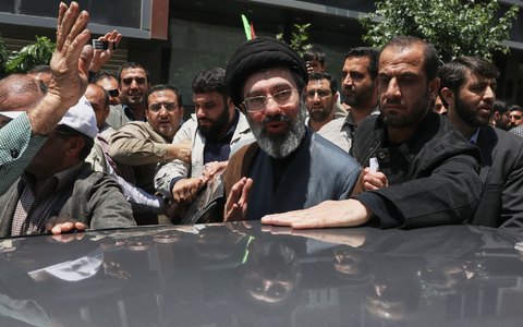 Chameneis Vater wurde bei Angriffen von Israel und USA getötet (Archivbild). - Foto: Vahid Salemi/AP/dpa