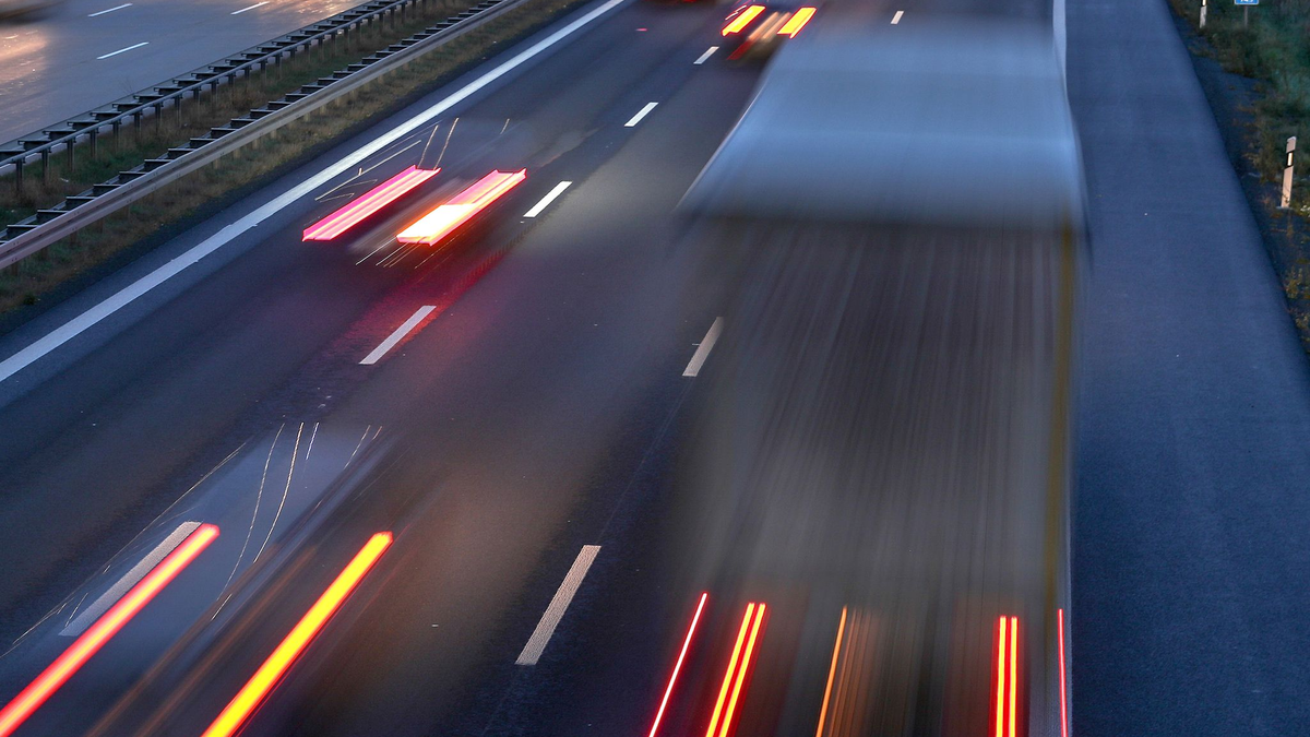 Schwere Nutzfahrzeuge machen nach Angaben der Kommission mehr als 6 Prozent der gesamten Treibhausgasemissionen der EU aus. (Symbolbild) - Foto: Jan Woitas/dpa-Zentralbild/dpa