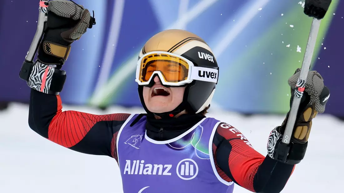 Anna-Lena Forster jubelt erleichtert über ihr zweites Gold. - Bild: Philipp von Ditfurth/dpa