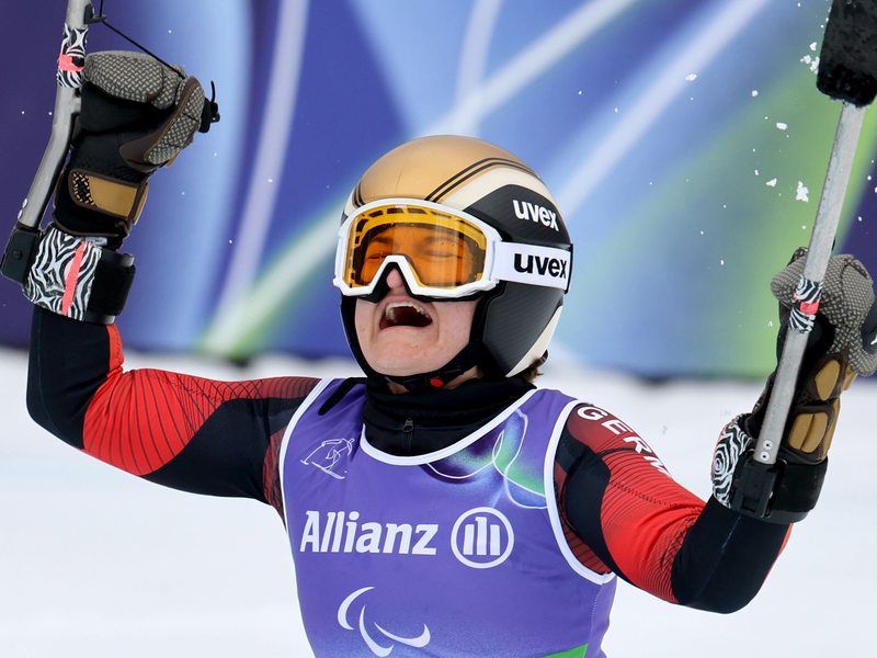 Anna-Lena Forster jubelt erleichtert über ihr zweites Gold. - Foto: Philipp von Ditfurth/dpa