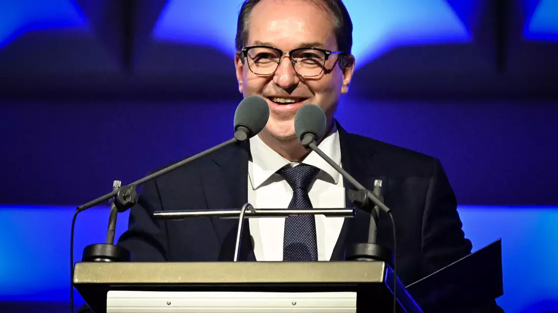 Nach den Worten von Bundesinnenminister Dobrindt wird eine Abwehr gegen Cyberattacken geschaffen, selbst wenn diese von außerhalb Europas kommen. - Bild: Soeren Stache/dpa