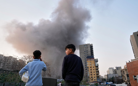 Beirut wurde in den vergangenen Tagen häufiger Opfer von Bombardierungen. - Foto: Hussein Malla/AP/dpa
