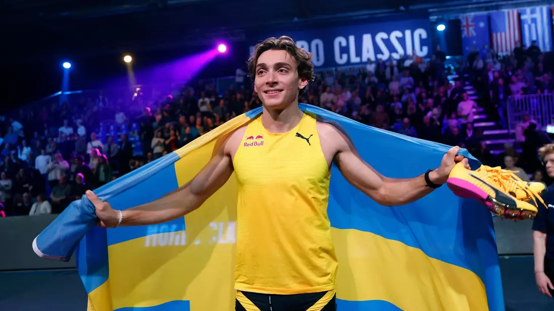 Der Schwede Armand Duplantis springt auch 2026 wieder in seiner eigenen Liga. - Bild: Fredrik Persson/TT News Agency via AP/dpa