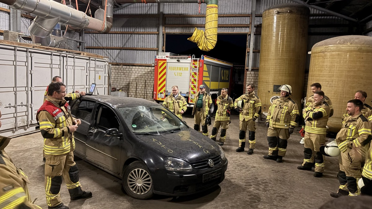 FW-OLL: Gemeinsamer Übungsdienst zur technischen Hilfeleistung der Feuerwehren Beckeln und Harpstedt - Foto: presseportal.de