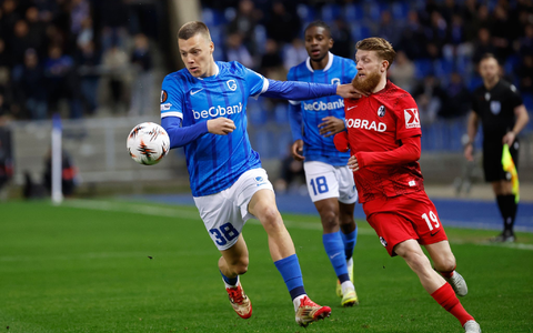 Kampf um eine gute Ausgangslage fürs Rückspiel: Genks Heymans hat im Duell mit Beste vom SC Freiburg die Nase vorn. - Foto: Geert Vanden Wijngaert/AP/dpa Kampf um eine gute Ausgangslage fürs Rückspiel: Genks Heymans hat im Duell mit Beste vom SC Freiburg die Nase vorn. - Foto: Geert Vanden Wijngaert/AP/dpa