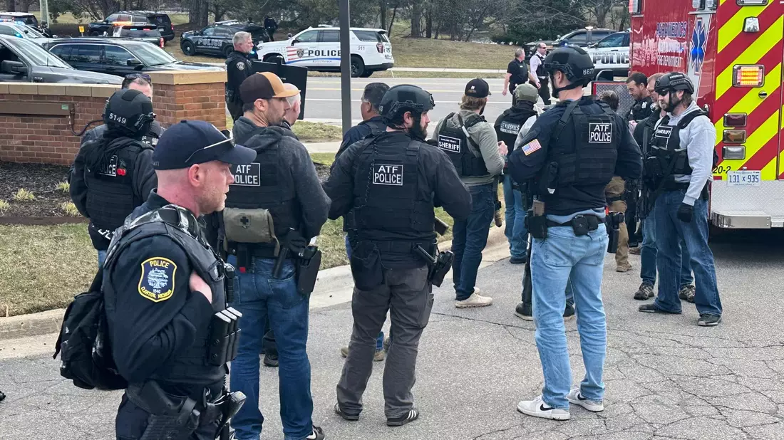 Großeinsatz bei einer Synagoge in Michigan. - Bild: Corey Williams/AP/dpa