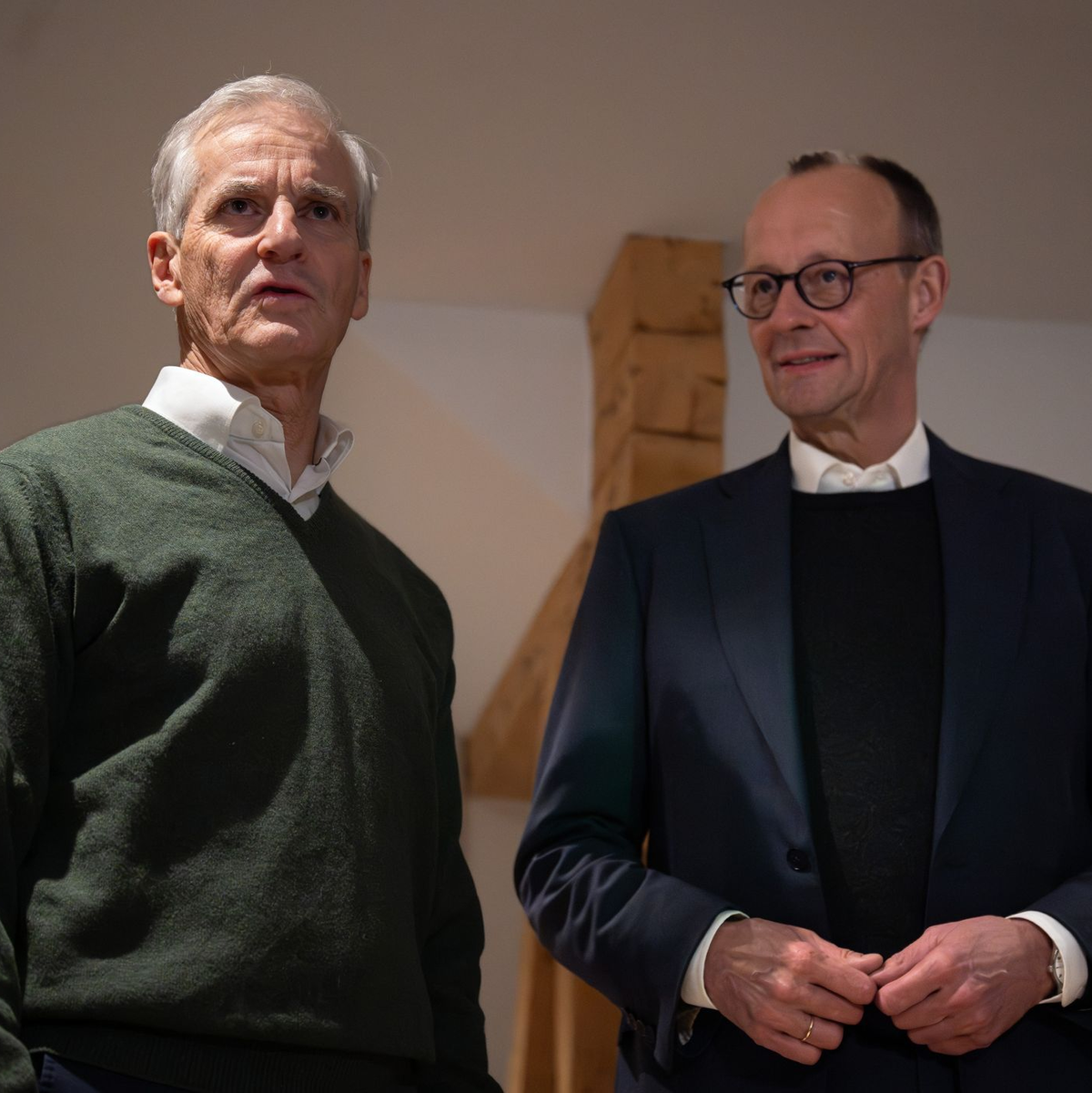 Gleich nach der Ankunft traf sich der Kanzler mit Norwegens Regierungschef zum Vier-Augen-Gespräch. - Foto: Soeren Stache/dpa