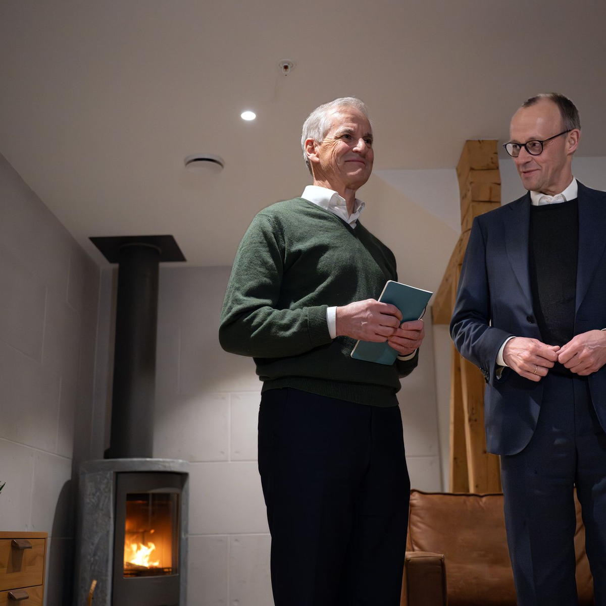 Merz will am Nachmittag mit einem Militärtransporter vom Typ A400M zum Militärstützpunkt Bardufoss fliegen und sich mit Støre ein Bild von der Übung Cold Response machen.  - Foto: Soeren Stache/dpa