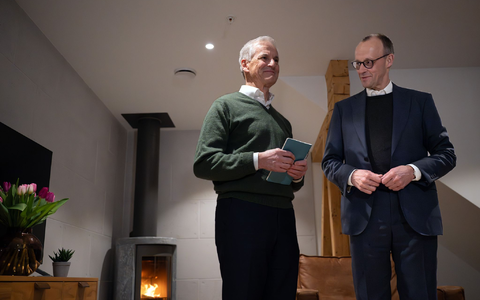 Merz will am Nachmittag mit einem Militärtransporter vom Typ A400M zum Militärstützpunkt Bardufoss fliegen und sich mit Støre ein Bild von der Übung Cold Response machen.  - Foto: Soeren Stache/dpa