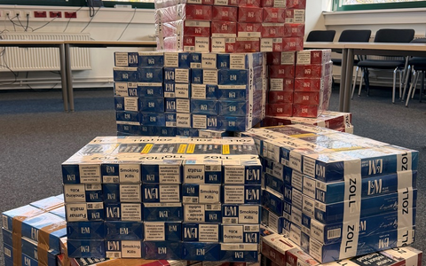 HZA-HH: Versteck an Bord: Hamburger Zoll stoppt Zigarettenschmuggel - Foto: presseportal.de