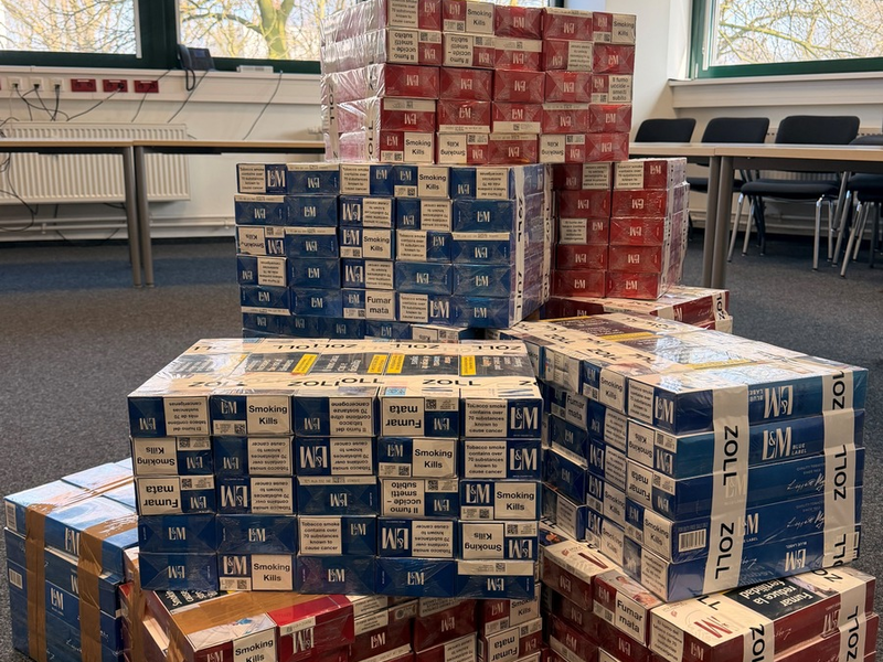 HZA-HH: Versteck an Bord: Hamburger Zoll stoppt Zigarettenschmuggel - Foto: presseportal.de