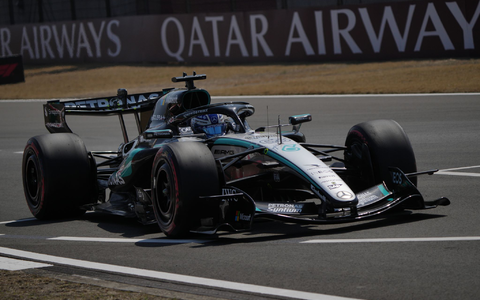 WM-Spitzenreiter George Russell führt auch in China das Feld an. - Foto: Andy Wong/AP/dpa