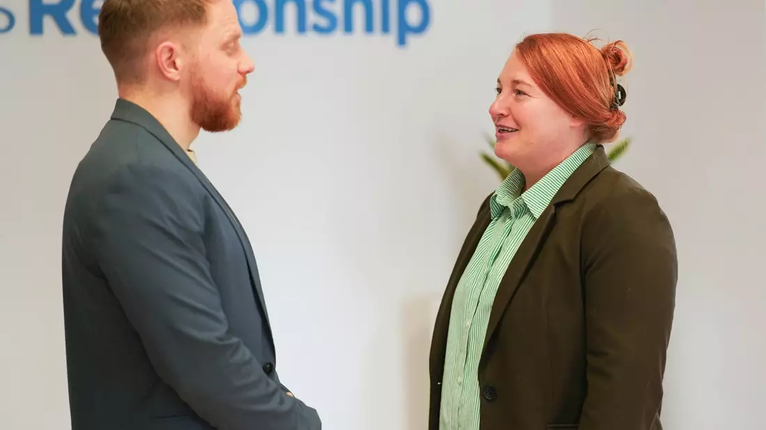 Beziehung ist lernbar: Jonathan Makkonen und Janine Förster von Das Relationship erklären, wie strukturierte Familien- und Paarberatung langfristige Nähe und stabile Partnerschaften ermöglicht - Bild: presseportal.de