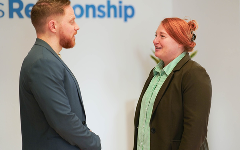 Beziehung ist lernbar: Jonathan Makkonen und Janine Förster von Das Relationship erklären, wie strukturierte Familien- und Paarberatung langfristige Nähe und stabile Partnerschaften ermöglicht - Foto: presseportal.de