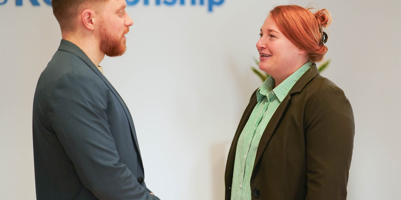 Beziehung ist lernbar: Jonathan Makkonen und Janine Förster von Das Relationship erklären, wie strukturierte Familien- und Paarberatung langfristige Nähe und stabile Partnerschaften ermöglicht - Foto: presseportal.de