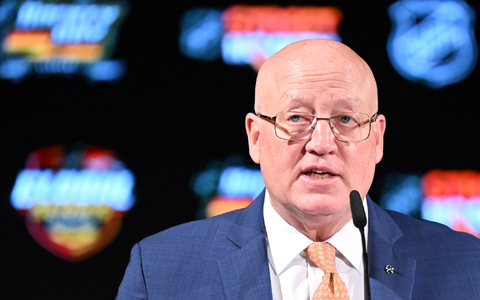 Bill Daly, stellvertretender Commissioner der NHL, verkündet, dass die nordamerikanische Eishockeyliga nach Deutschland kommt. - Foto: Federico Gambarini/dpa Bill Daly, stellvertretender Commissioner der NHL, verkündet, dass die nordamerikanische Eishockeyliga nach Deutschland kommt. - Foto: Federico Gambarini/dpa