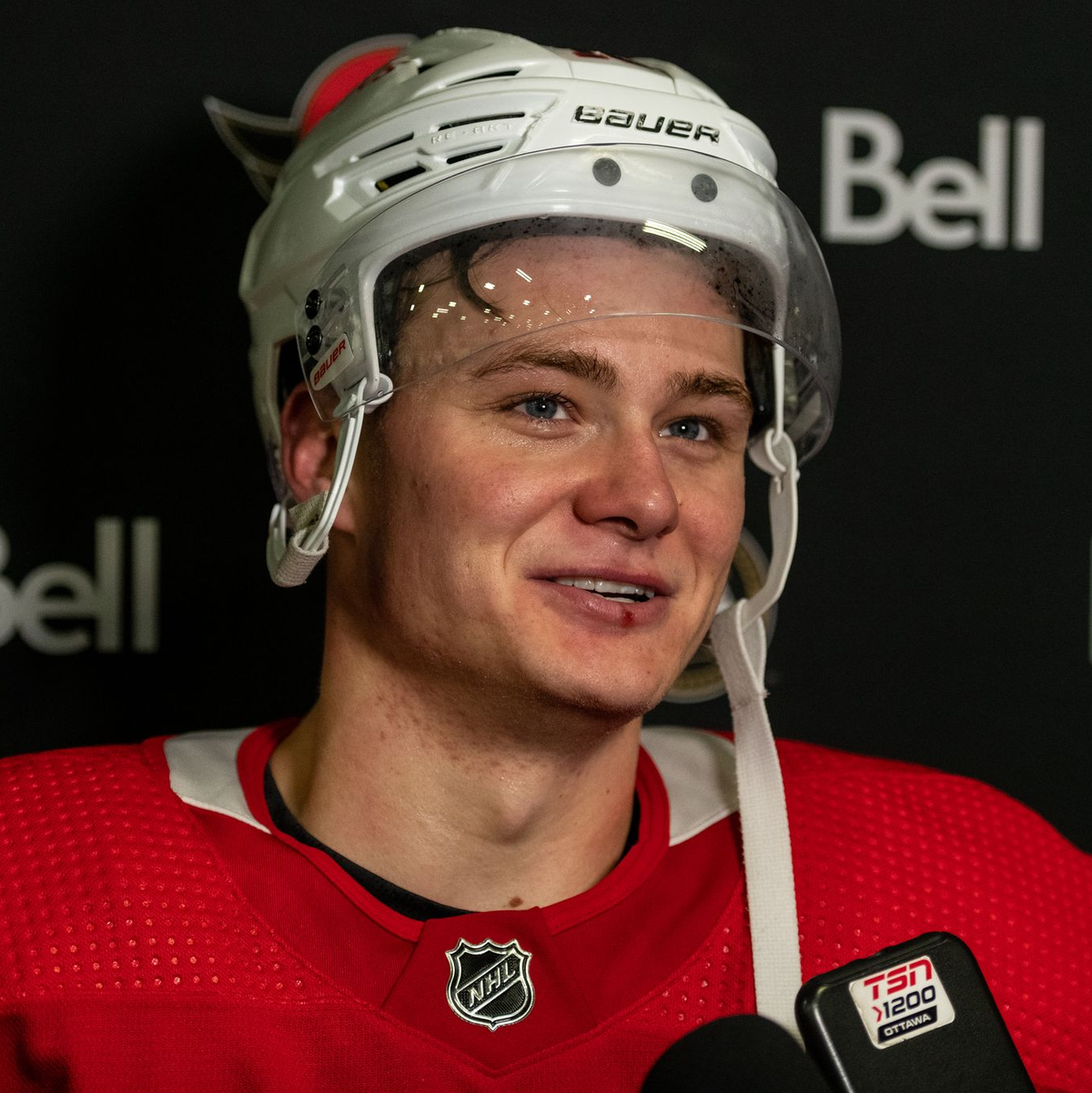 Nationalstürmer Stützle freut sich auf die Spiele in seiner Heimat. (Archivbild) - Foto: Maximilian Haupt/dpa