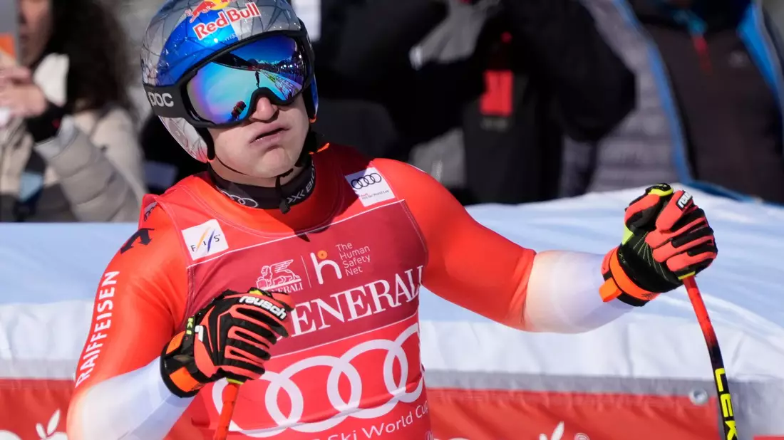 Kann im Ziel erleichtert durchpusten: Ski-Ass Odermatt nach der Abfahrt von Courchevel. - Bild: Giovanni Auletta/AP/dpa