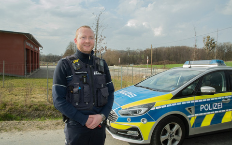 POL-LIP: Detmold. Polizeioberkommissar Tobias Hunkenschroeder ist neuer Bezirksdienstbeamter für den Detmolder Norden. - Foto: presseportal.de