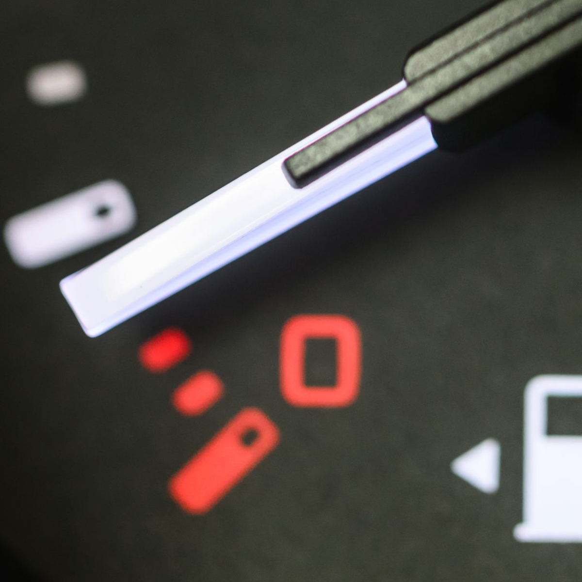 Tanken ist indes den zweiten Tag in Folge wieder etwas billiger geworden. - Foto: Robert Michael/dpa