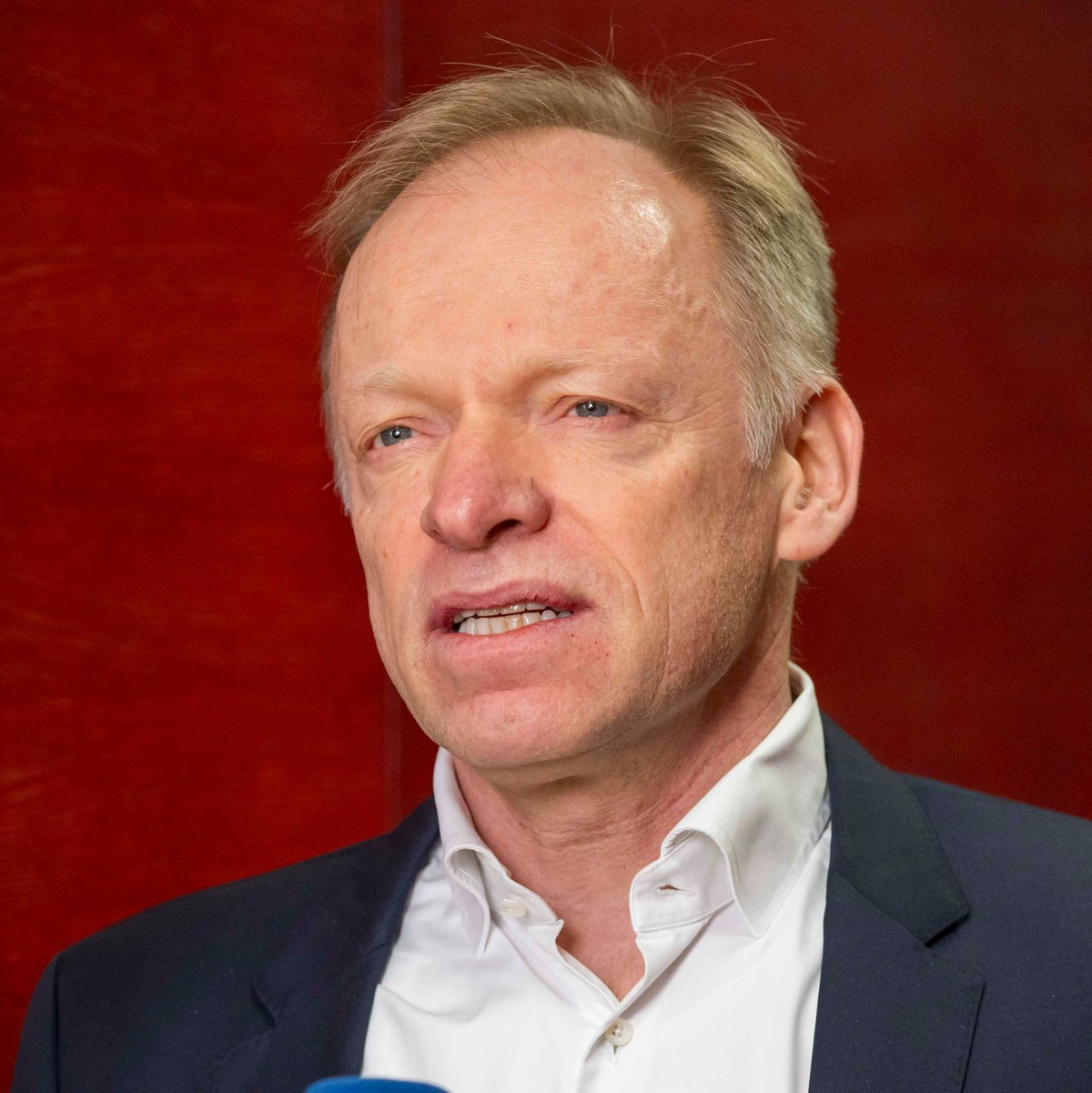 Ifo-Chef Clemens Fuest verweist darauf, dass Deutschland nicht mehr so abhängig von Öl sei wie in den 70er Jahren. (Archivbild) - Foto: Peter Kneffel/dpa