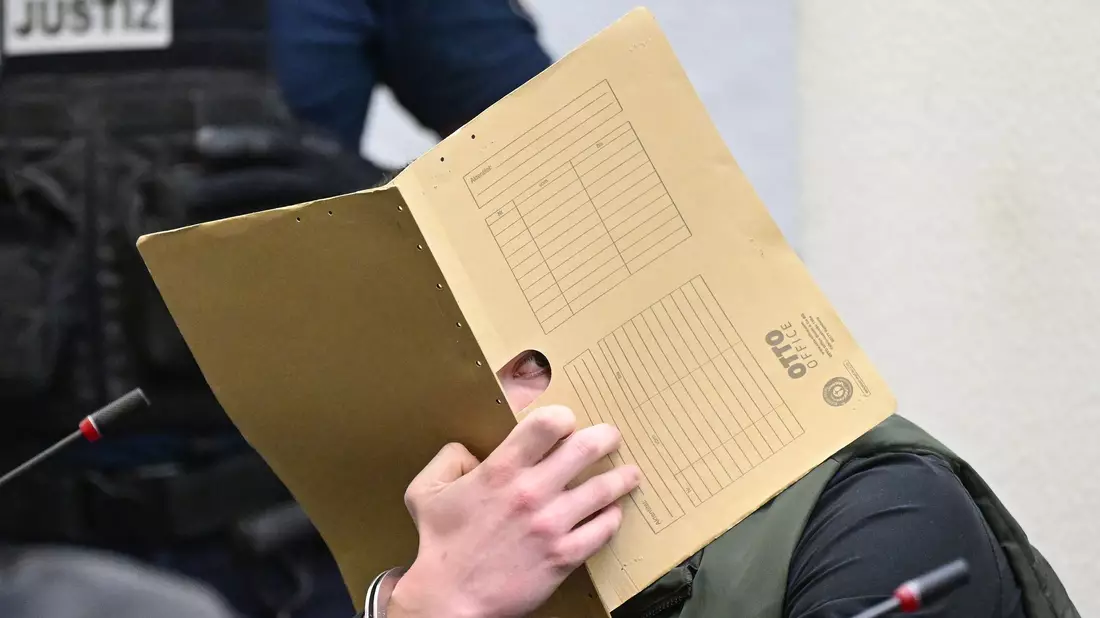 Die Staatsanwaltschaft glaubt, dass auch zahlreiche weitere Verdächtige systematisch Erwachsene in die Sex-Falle gelockt haben, um sie auszurauben. - Bild: Bernd Weißbrod/dpa