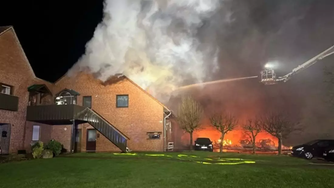 POL-MI: Brennende Autos lösen Feuerwehreinsatz aus - Bild: presseportal.de