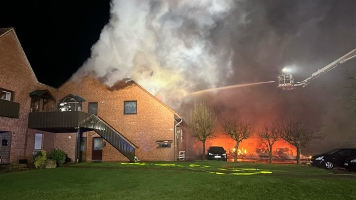 POL-MI: Brennende Autos lösen Feuerwehreinsatz aus - Foto: presseportal.de