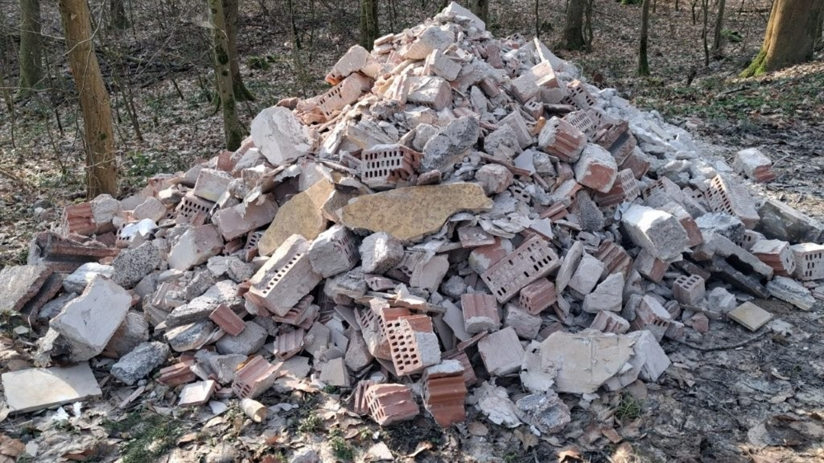 POL-HN: Main-Tauber-Kreis: Zeugenaufruf zu illegaler Ablagerung von Bauschutt - Foto: presseportal.de