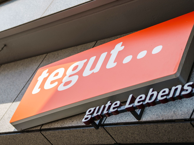 Die Marke Tegut wird verschwinden. - Foto: Andreas Arnold/dpa