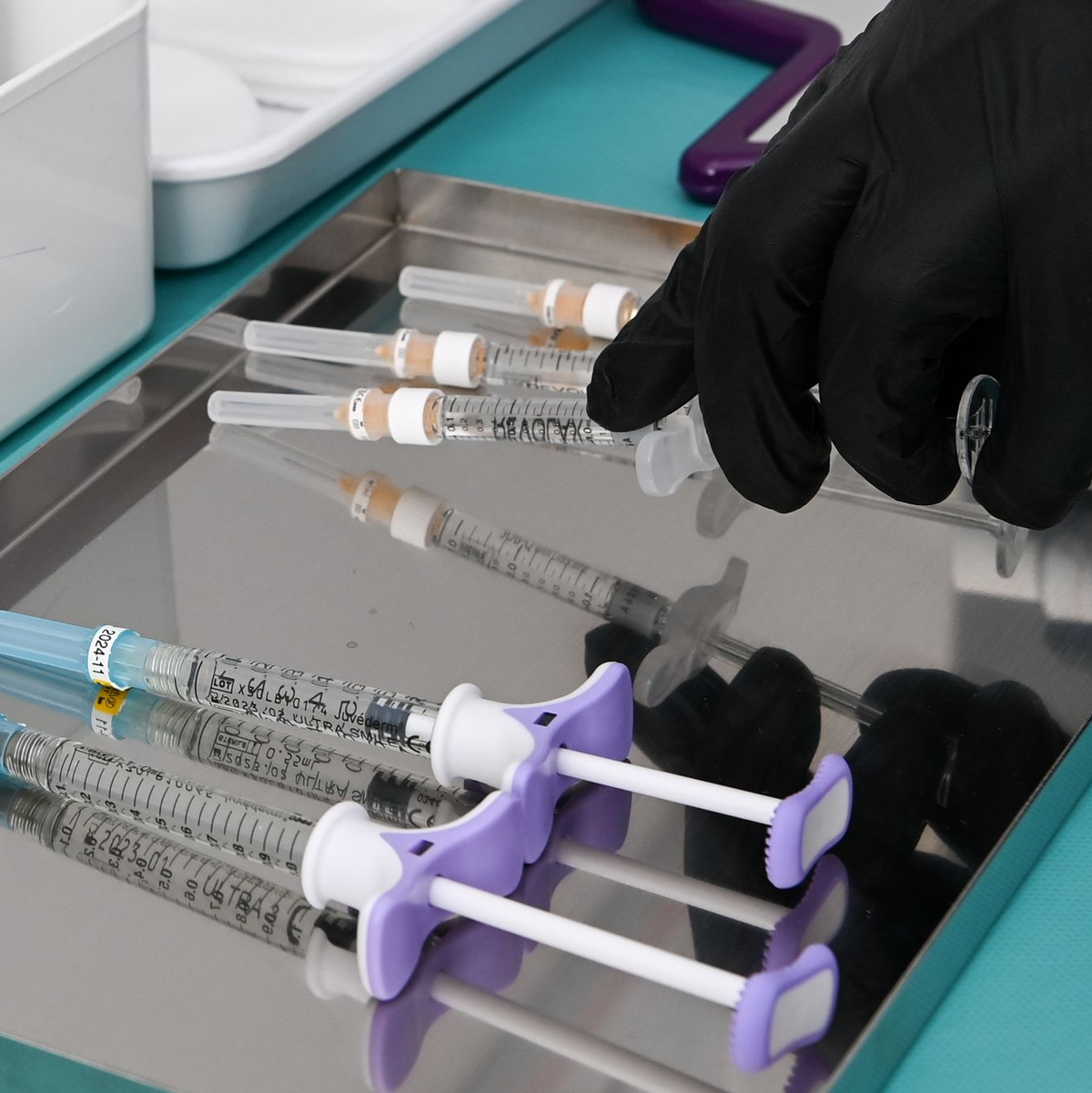 Zahlreiche Influencer machen auf Instagram Werbung für Schönheitseingriffe. (Symbolbild). - Foto: Jens Kalaene/dpa-Zentralbild/dpa