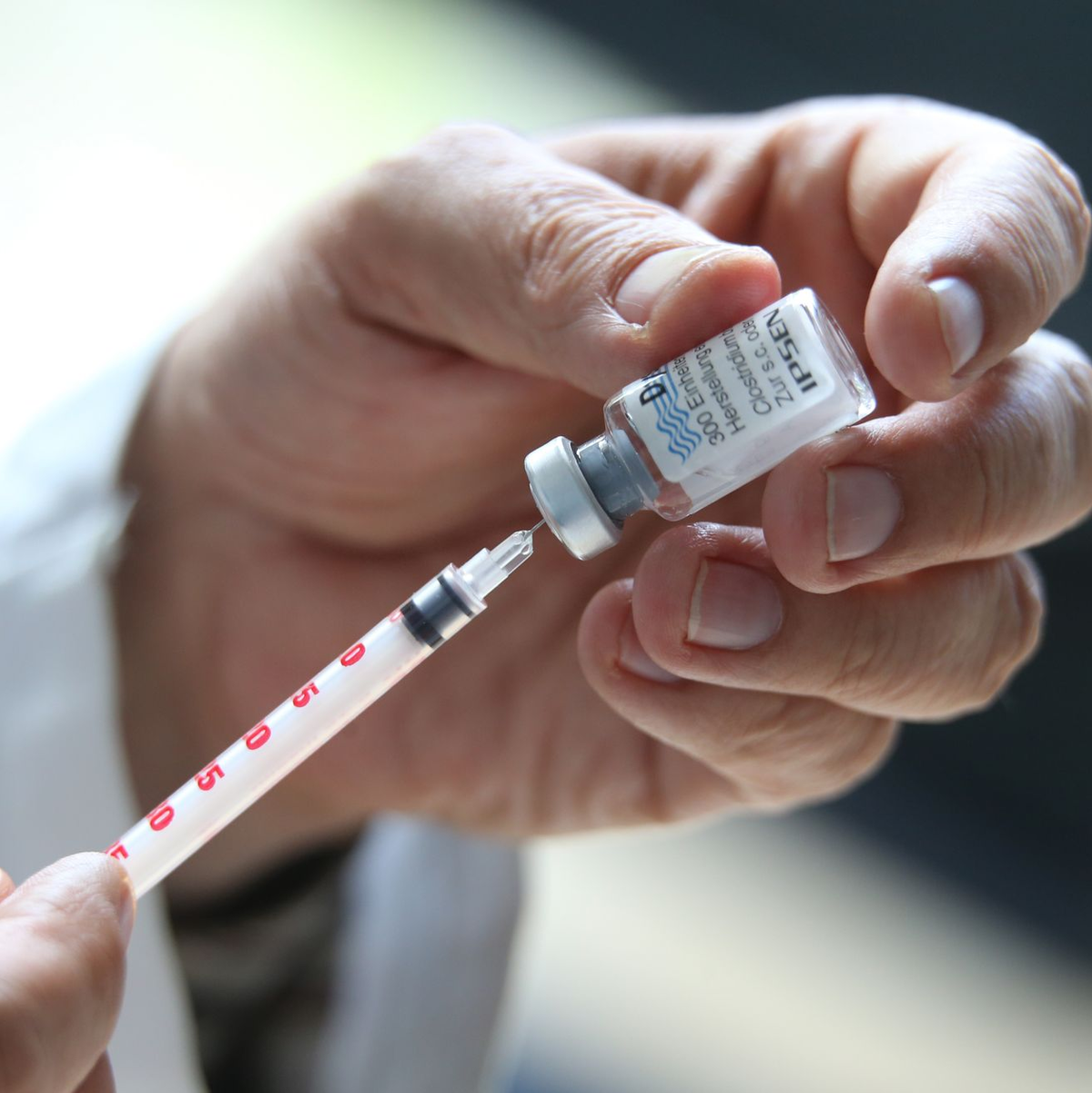 Der Anteil minimalinvasiver Eingriffe nimmt der Branche zufolge zu.  - Foto: Karl-Josef Hildenbrand/dpa/dpa-tmn