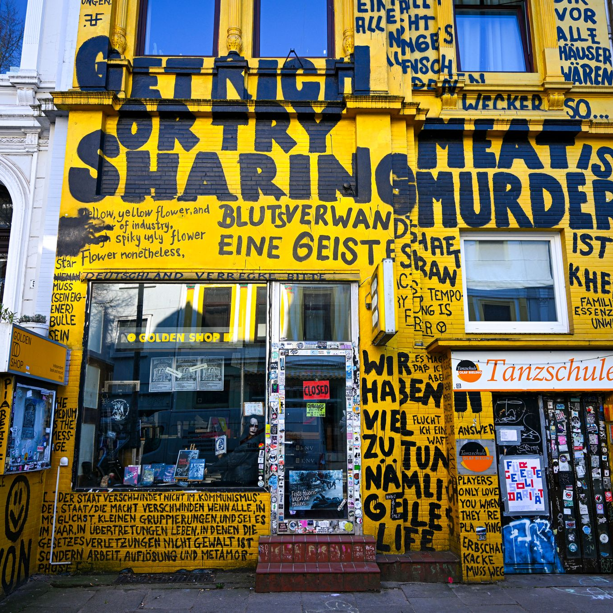Der Buchladen «Golden Shop» in Bremen (Archivbild). - Foto: Sina Schuldt/dpa