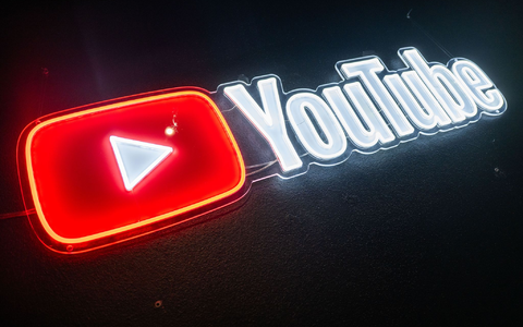 Nach einem Landgerichtsurteil müssen gesponserte YouTube-Videos klarer als bislang als Werbung gekennzeichnet werden.  - Foto: Christophe Gateau/dpa