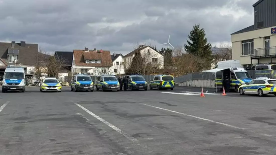 POL-OH: Kontrollen und Informationsangebote beim Aktionstag Fernfahrerstammtisch Hessen in Kirchheim - Bild: presseportal.de