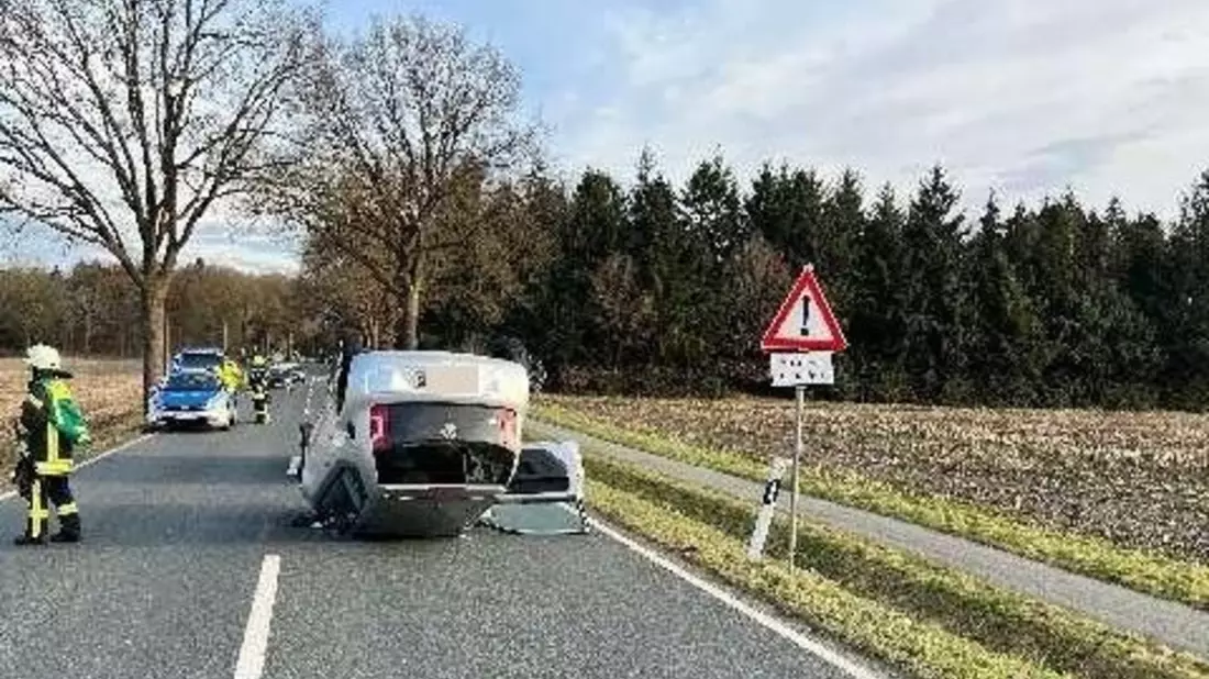 POL-STD: Einbrüche in Gewerbebetriebe in Harsefeld, Wohnung in Buxtehude ausgebrannt, Kleinwagen landet nach gescheitertem Überholmanöver auf dem Dach - eine Person leicht verletzt - Bild: presseportal.de