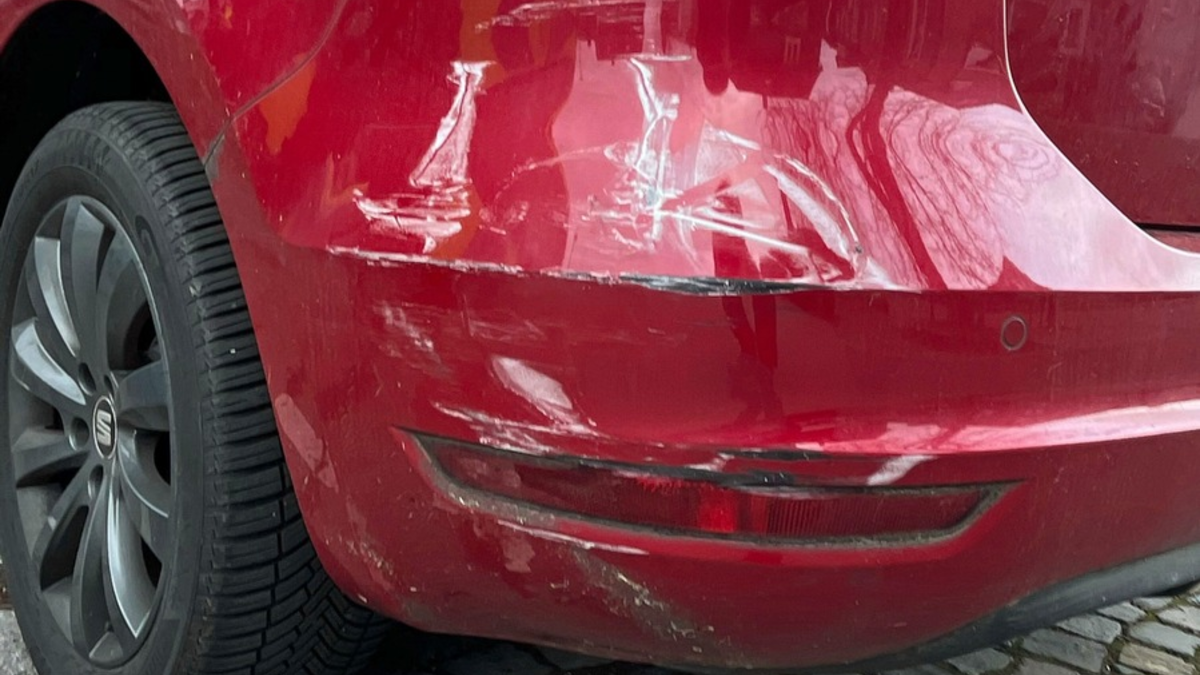 POL-GM: Unfallflucht in der Hückeswagener Innenstadt - Polizei sucht nach Zeugen - Foto: presseportal.de