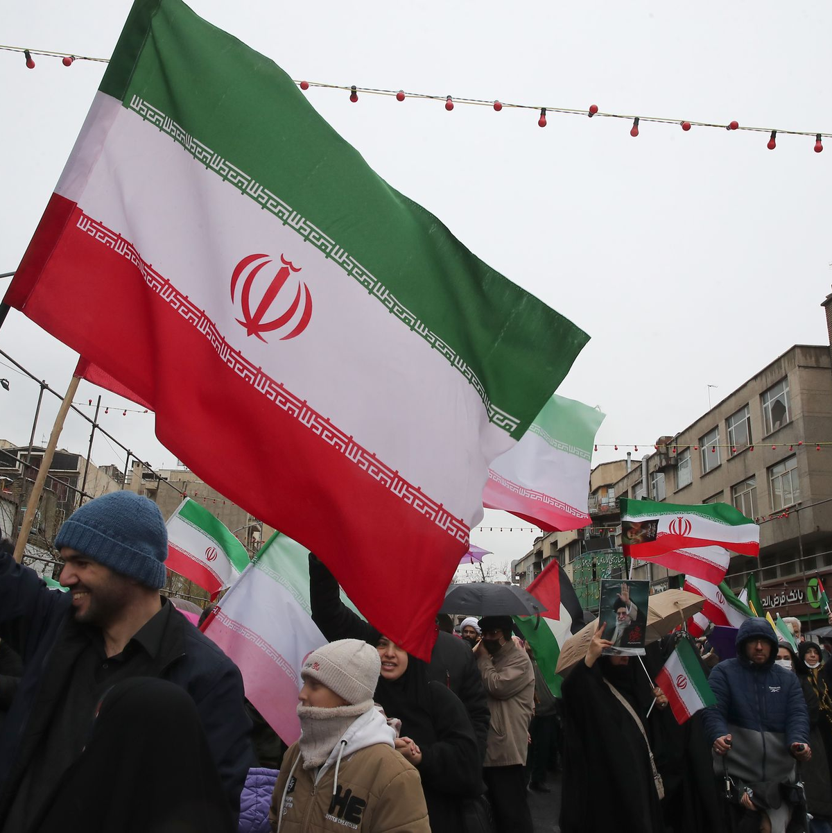 Demonstranten feiern den antiisraelischen Al-Kuds-Tag - Foto: Stringer/dpa